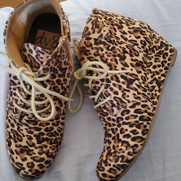 Dolce Vita DV8 Leopard Print Booties - Picture 6 of 7